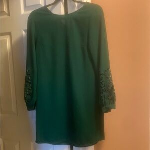 Elegant Green Dress with Lace Sleeves